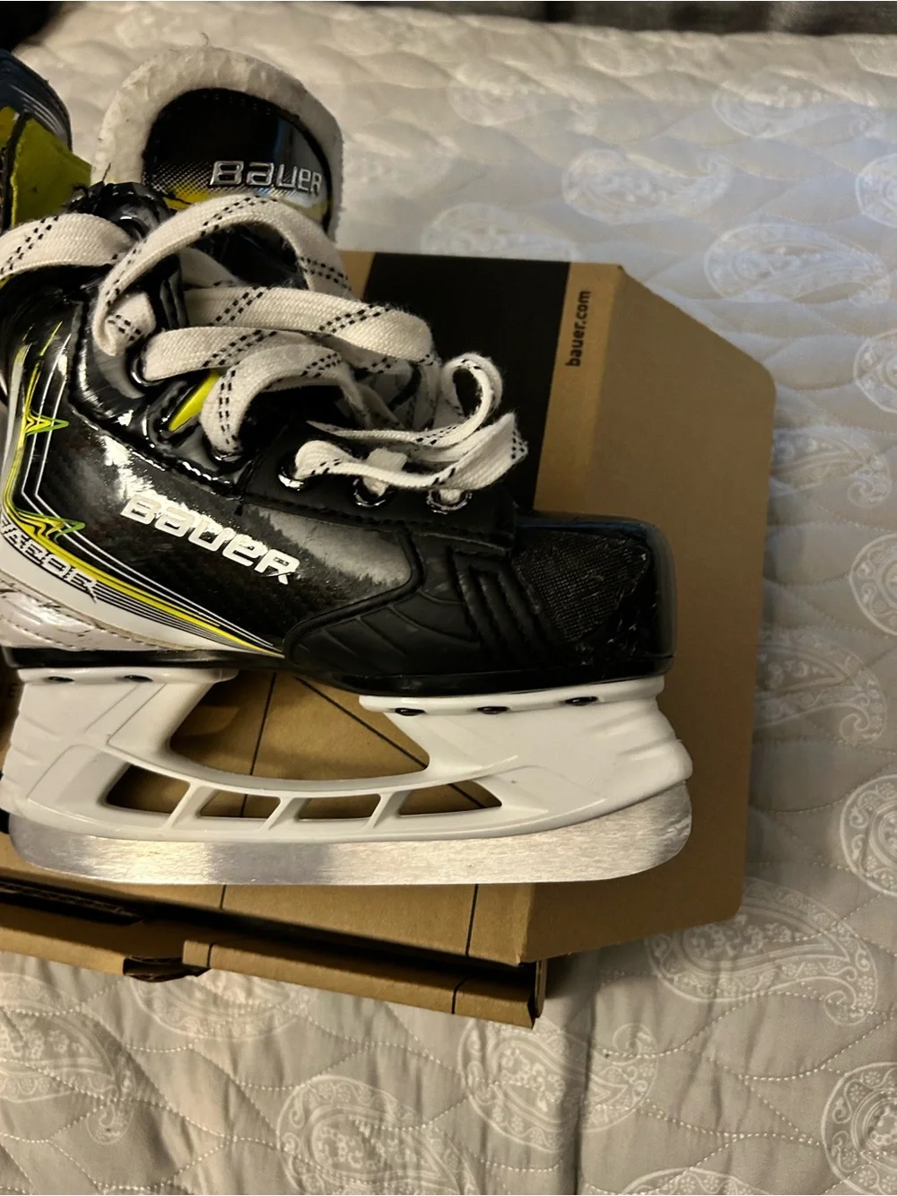 Bauer Kids fly40 11.5Y D Hockey Skates - Vapor Series